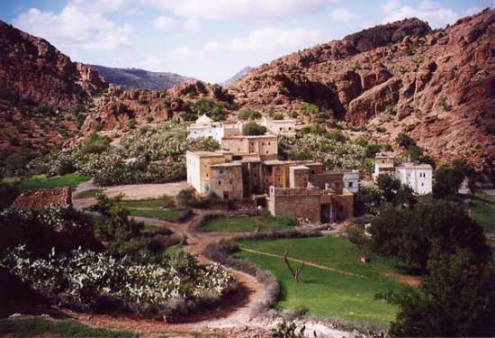 village-montagne-coeur-tafraout-maroc-.jpg*550*375